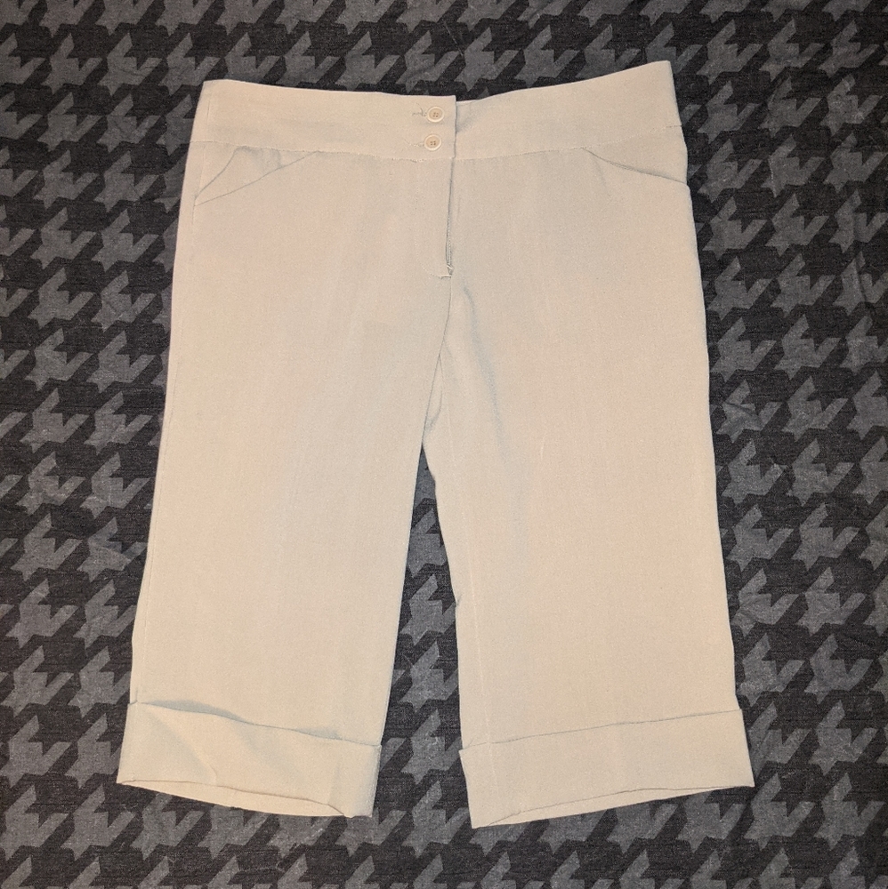 NWT Finity Flowy Capri Pants